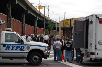 Police seek robber of Western Union in Maspeth