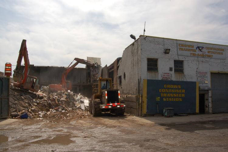 Relocation deal with Willets Point waste company may fall through: Source