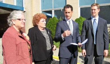 Weiner, Stavisky to combat detention center at former Parkway Hospital