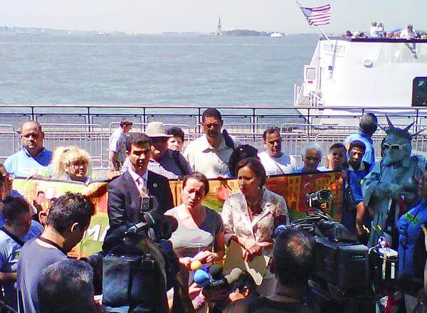 Ferreras, Dromm arrested in protest against Arizona immigration law