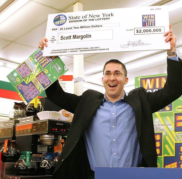 Baysider hits scratch-off jackpot at Bell Blvd. 7-Eleven