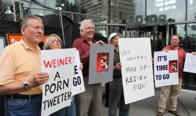 Supporters, detractors hold rallies outside Weiner’s boro office