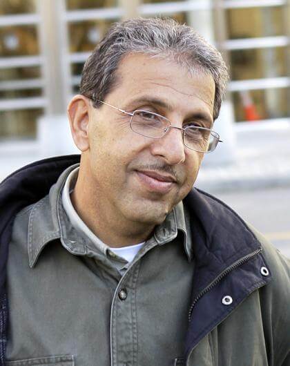 Trial starts for father of foiled subway bomber