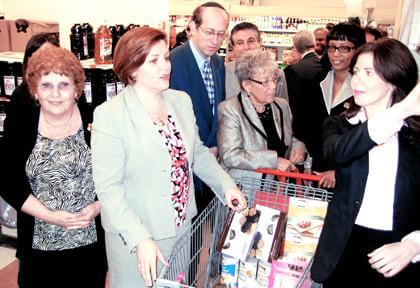 Kosher food donated to Forest Hills pantry