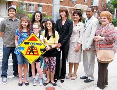 Kew Gardens students make traffic safety sign