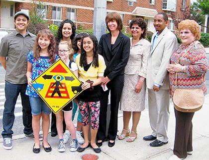 Kew Gardens students make traffic safety sign