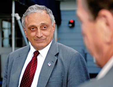 Weiner wants opponent to rebuke Paladino