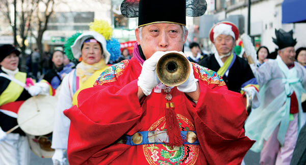 Restore No. 7 train for Lunar New Year: Pols