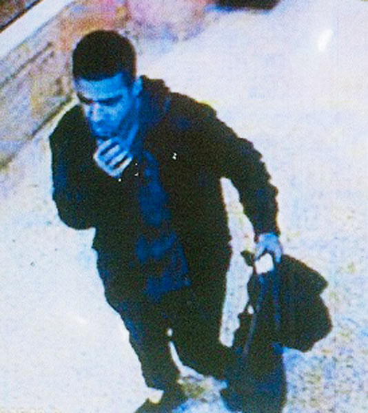 Cops look for man who exposed self, stole laptop