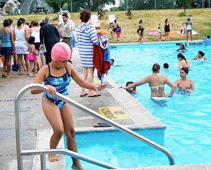 Kids enjoy Fort Totten pool as mercury hits summer high