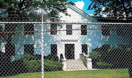 Owners of ex-Little Neck biz allay fears on the site’s future use