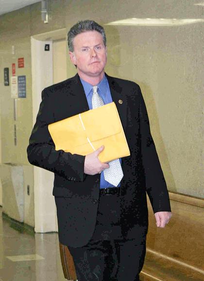 Calls track route of dentist slay suspect: DA