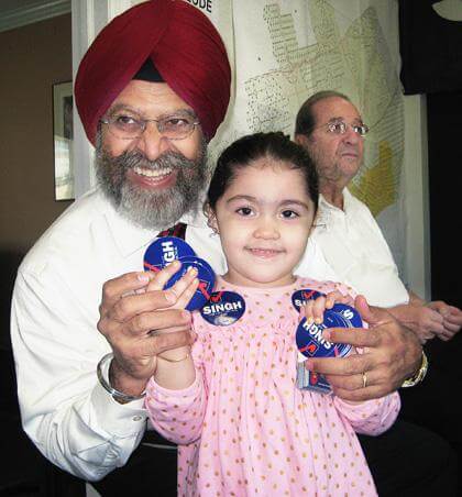 Singh easily gathers signatures for ballot