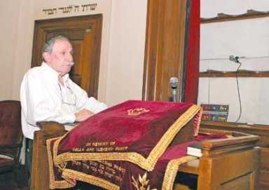 Janitor gets jail time for theft of 8 Torahs