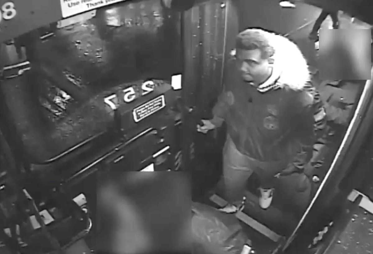 Cops seek suspect in connection with Fresh Meadows robberies