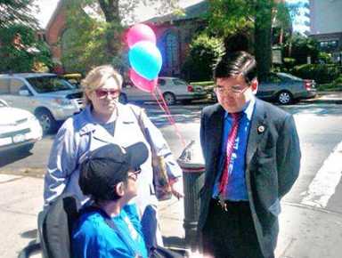 Flushing shoppers decry possible store closing