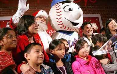 Stavisky, mayor light downtown Flushing for holidays