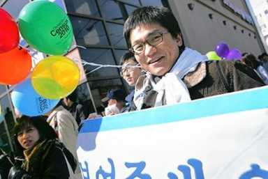 Census activists take to streets