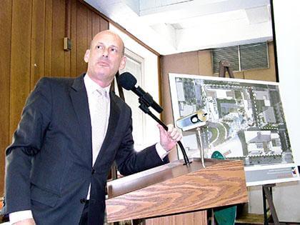 Biz compensation key issue in Flushing projects