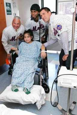 Mets help unveil baseball-themed NYHQ room for kids