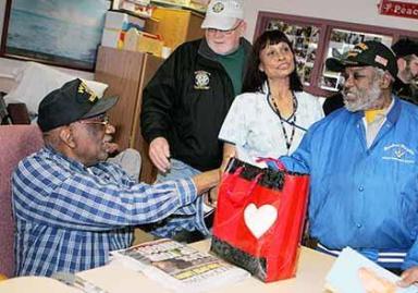 Braunstein, Carrozza collect valentines for veterans