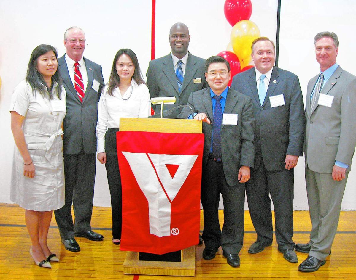 Flushing Y opens new center to help immigrants