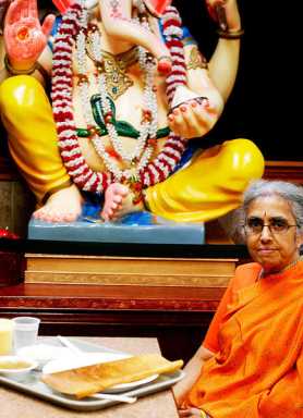 Flushing temple dishes Indian entrees to masses