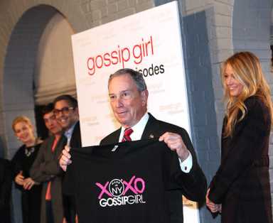 Mayor visits LIC’s ‘Gossip Girl’ set for 100th episode