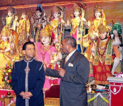 South Asian residents welcome Meeks to Hindu, Sikh temples