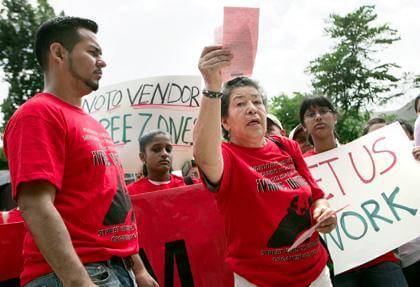 Vendors serve Sears with protest