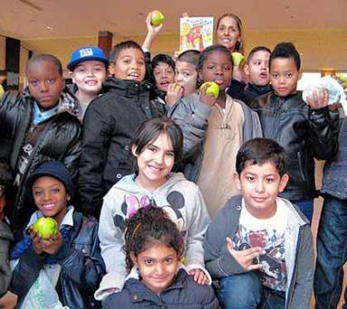 Mall hosts reading program