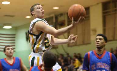 Libroia qualifies, leads Holy Cross