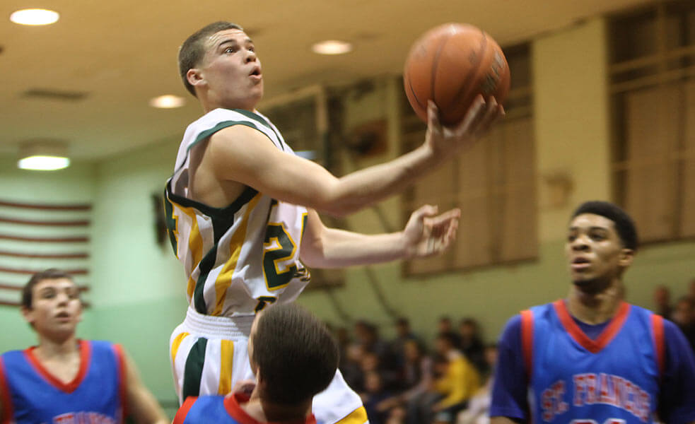 Libroia qualifies, leads Holy Cross