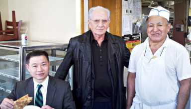 City’s big cheese stops by BID on Myrtle Avenue