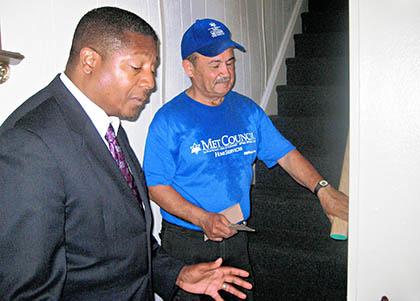 Sanders promises to assist nonprofit’s handyman services