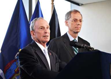 Bloomy in LIC praises decline in city smoking