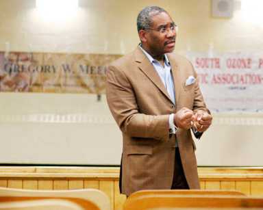 Meeks talks foreclosure, financial crisis in S. Ozone Park