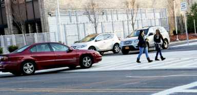 Protect kids at Metro Ave. bus stops: CB 6