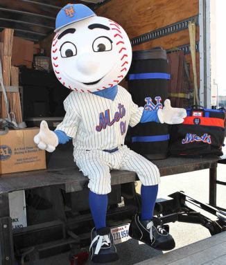 Mr. Met pitches in to pack for spring training