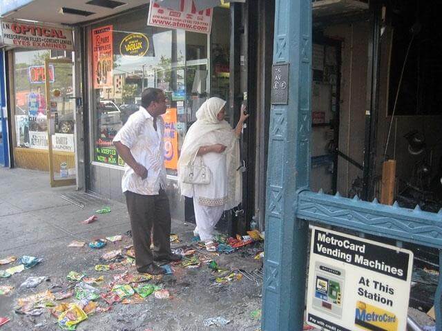 Fire destroys bagel shop in Forest Hills
