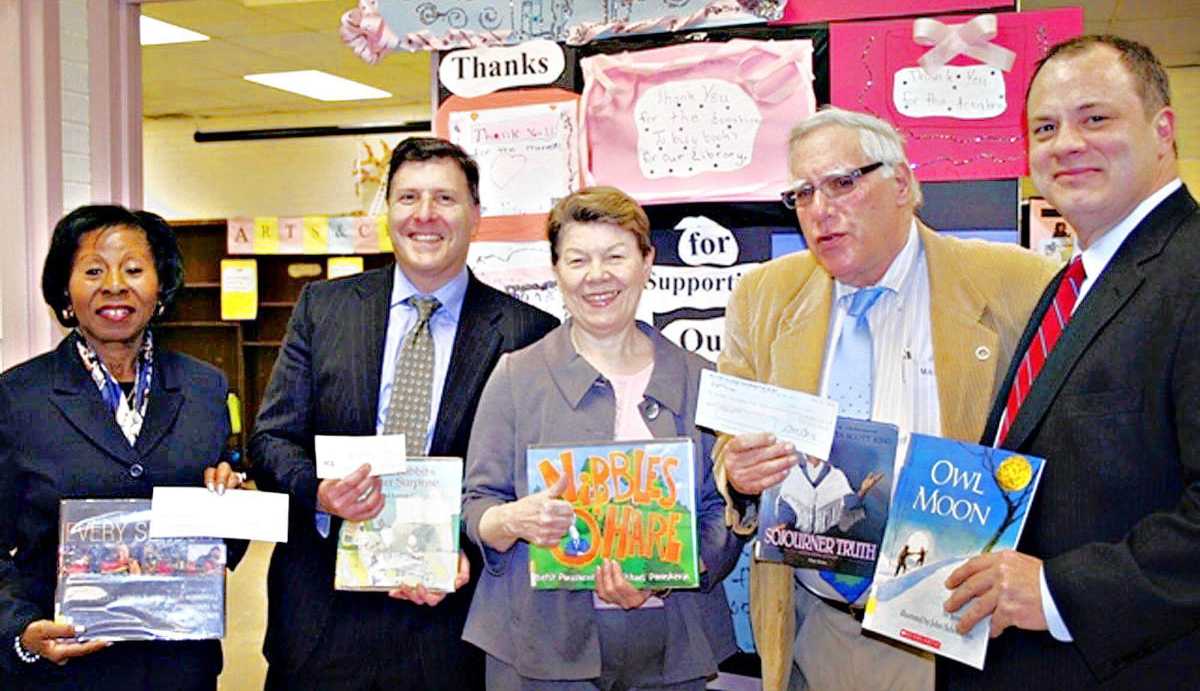 Hollis library raises $5K