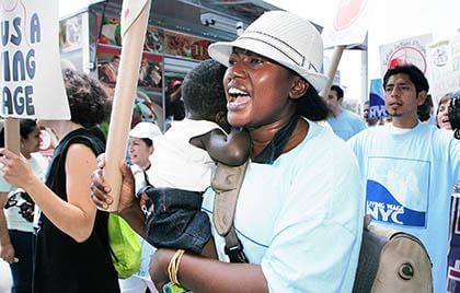 Queens Center workers protest for more benefits