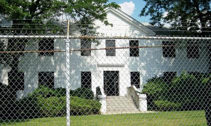 Electrical giant leaves Little Neck for L.I.