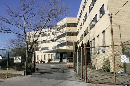 CB 10 hears Fineson Center plan