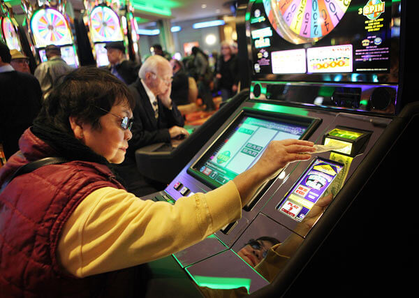 We want live table games, full casinos in NY: Poll