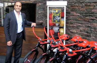 LIC hotel offers tourists $10 western Qns. bike rentals