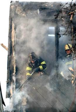 Fire rips through Ozone Park bldg.