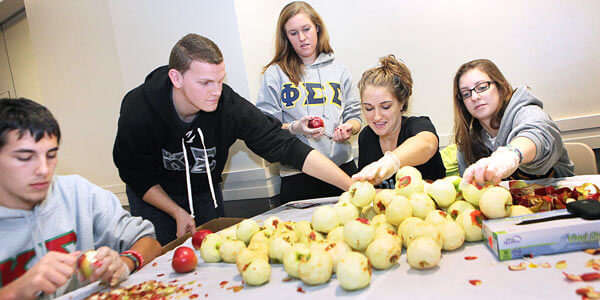 SJU students bake Thanksgiving pies for food pantries