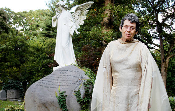 Actors raise the dead at Maple Grove Cemetery event