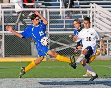 Molloy marches into semifinals with rout